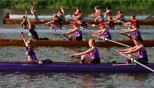 Sport naar Succes onderzoekt de lessen uit de roeisport als inspiratie voor werken met meer plezier, prestatie en voldoening. Doe mee!